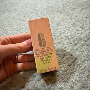 CLINIQUE Dewy Smooth Anti-Aging Makeup SPF15 05 Beige Petal 1FLoz